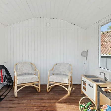 Lugnt Med Annex Och Fina Uteytor Semesterbostad Bogø By