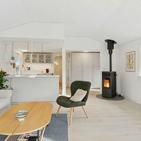 Semesterbostad Lugnt Med Annex Och Fina Uteytor Bogø By