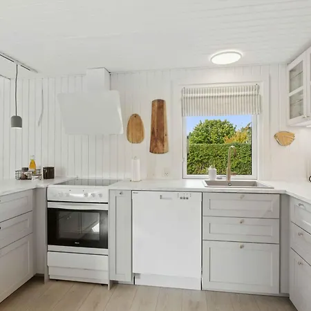 Lugnt Med Annex Och Fina Uteytor Bogø By