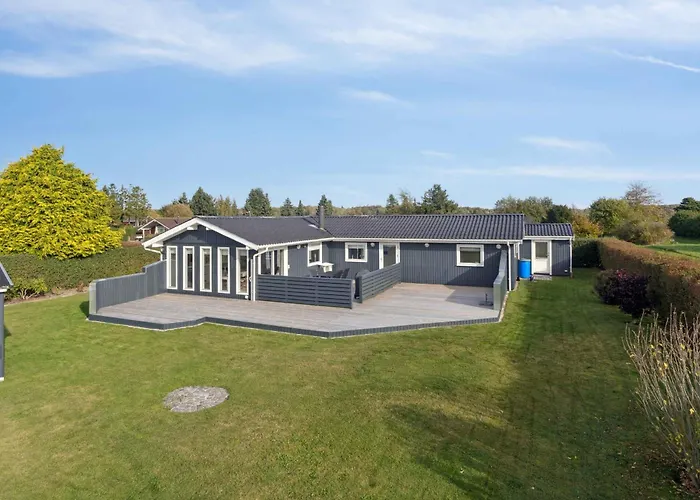 Vakantiehuis Quiet With Annex And Great Outdoor *